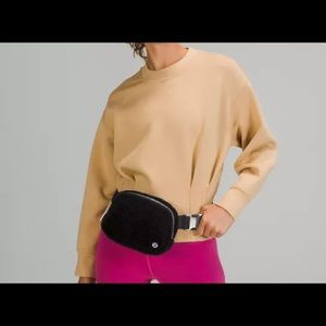 Everywhere Belt Bag 
Fleece